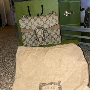 Beige small Gucci bag